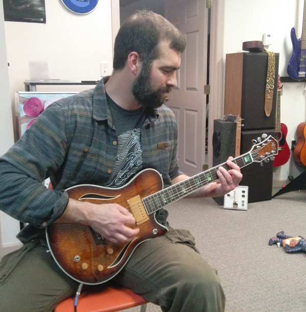 Hybrid guitar lessons at Robert Putt Studios